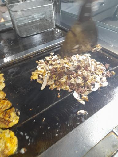 عکس پیتزا ساندویچ نیم مترِی محسن