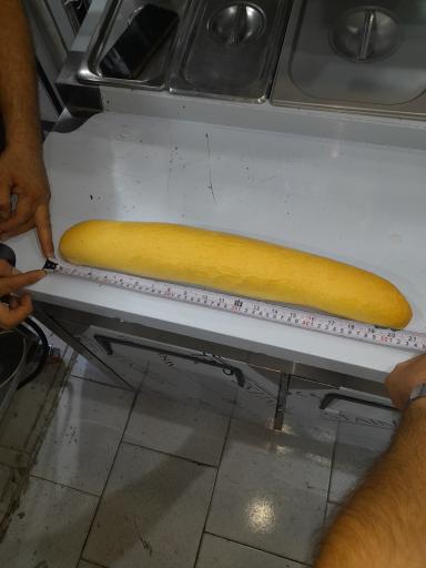 عکس پیتزا ساندویچ نیم مترِی محسن