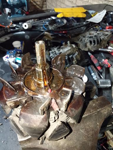 عکس مکانیک و باطری سازی صدرا