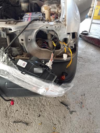 عکس مکانیک و باطری سازی صدرا