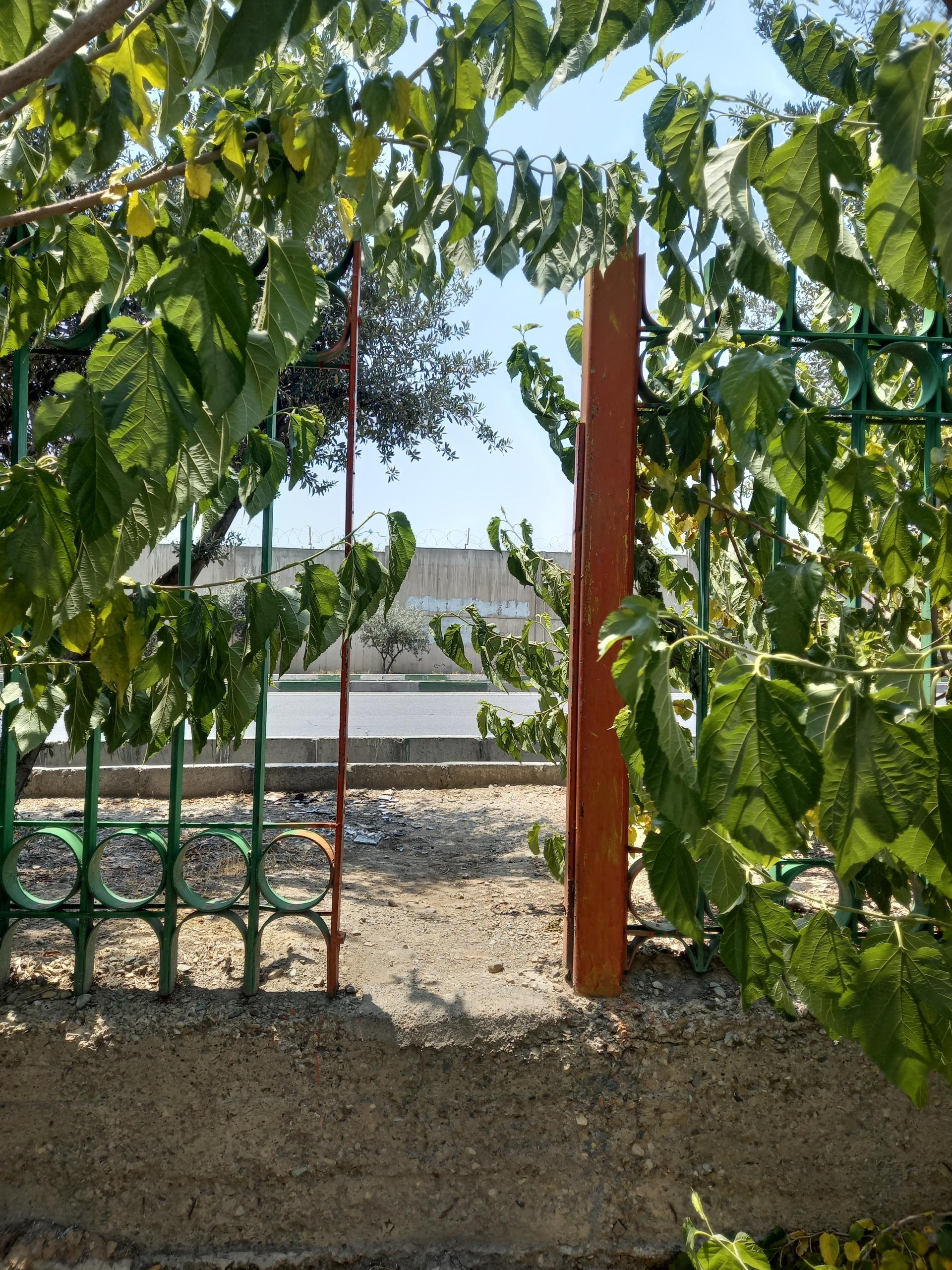 عکس درب ورودی عابر پیاده به فاز ۲