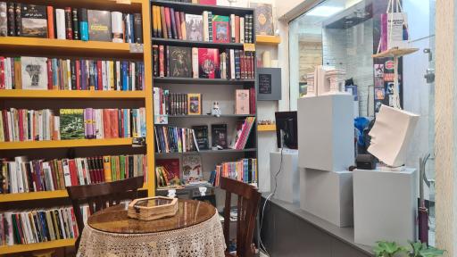 عکس کتاب و شمع سودابه 