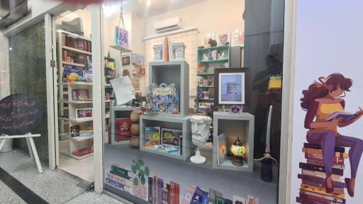 کتاب و شمع سودابه 