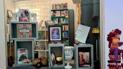 کتاب و شمع سودابه 