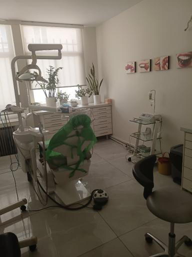 عکس مطب دندانپزشکی دکتر سیامک صفرصیفی