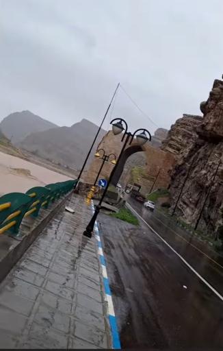 عکس پل تاریخی دختر