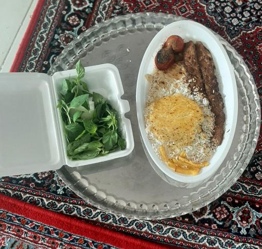 عکس آشپزخانه سرآشپز جوان