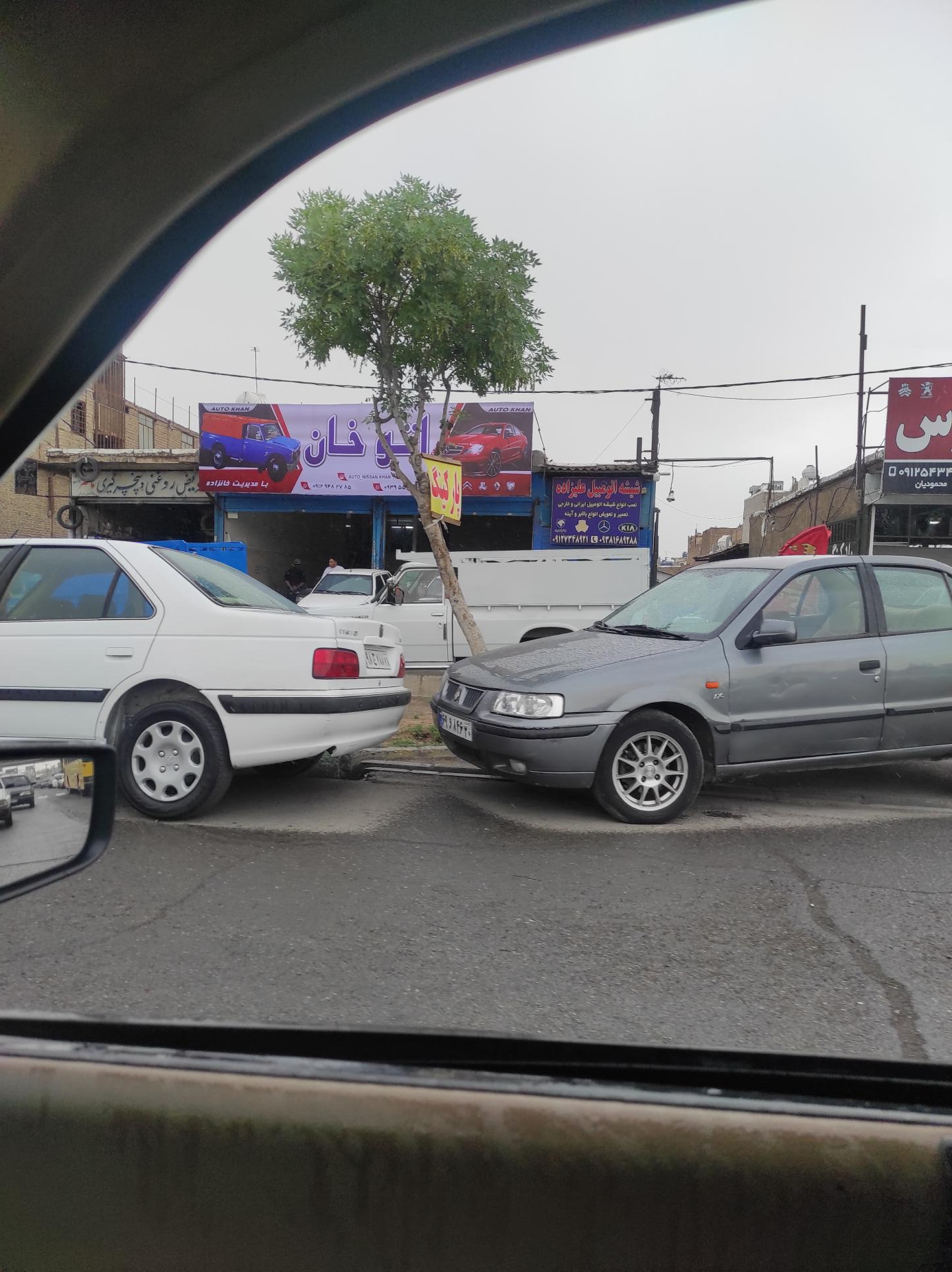 عکس نمایشگاه اتومبیل اتو خان