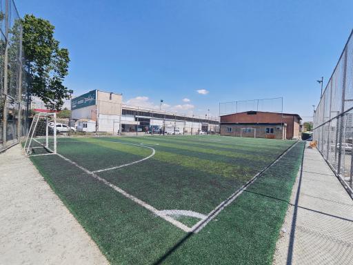 عکس زمین چمن مصنوعی پایانه غرب