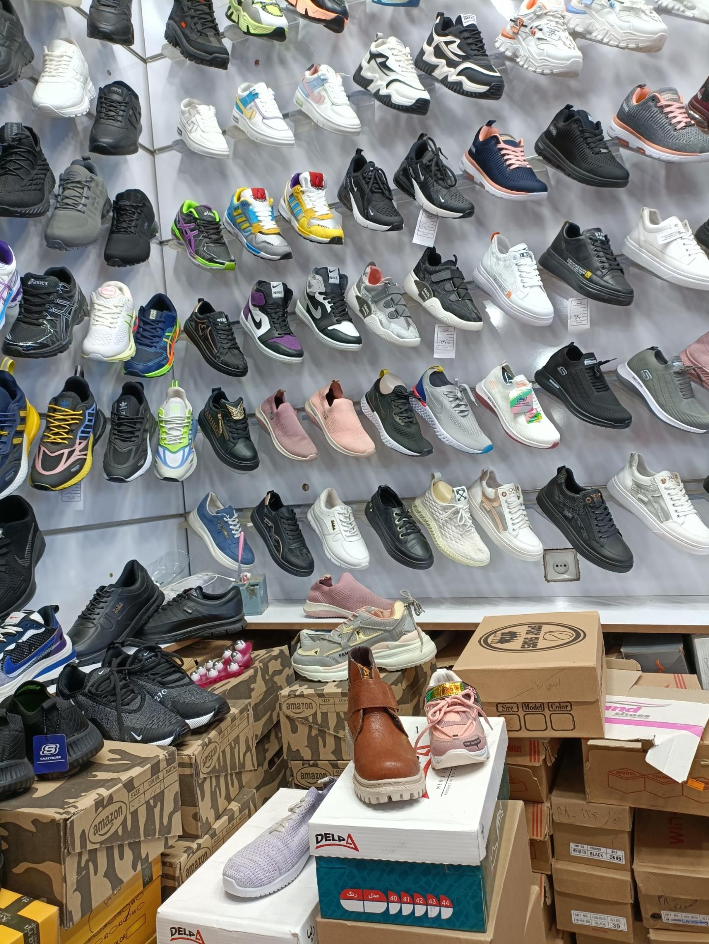 عکس کفش فروشی 