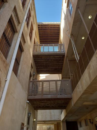 عکس عمارت دهدشتی بوشهر