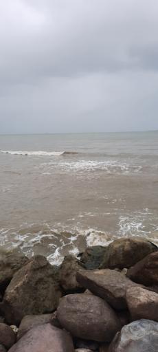 عکس ساحل سنگی کپورچال