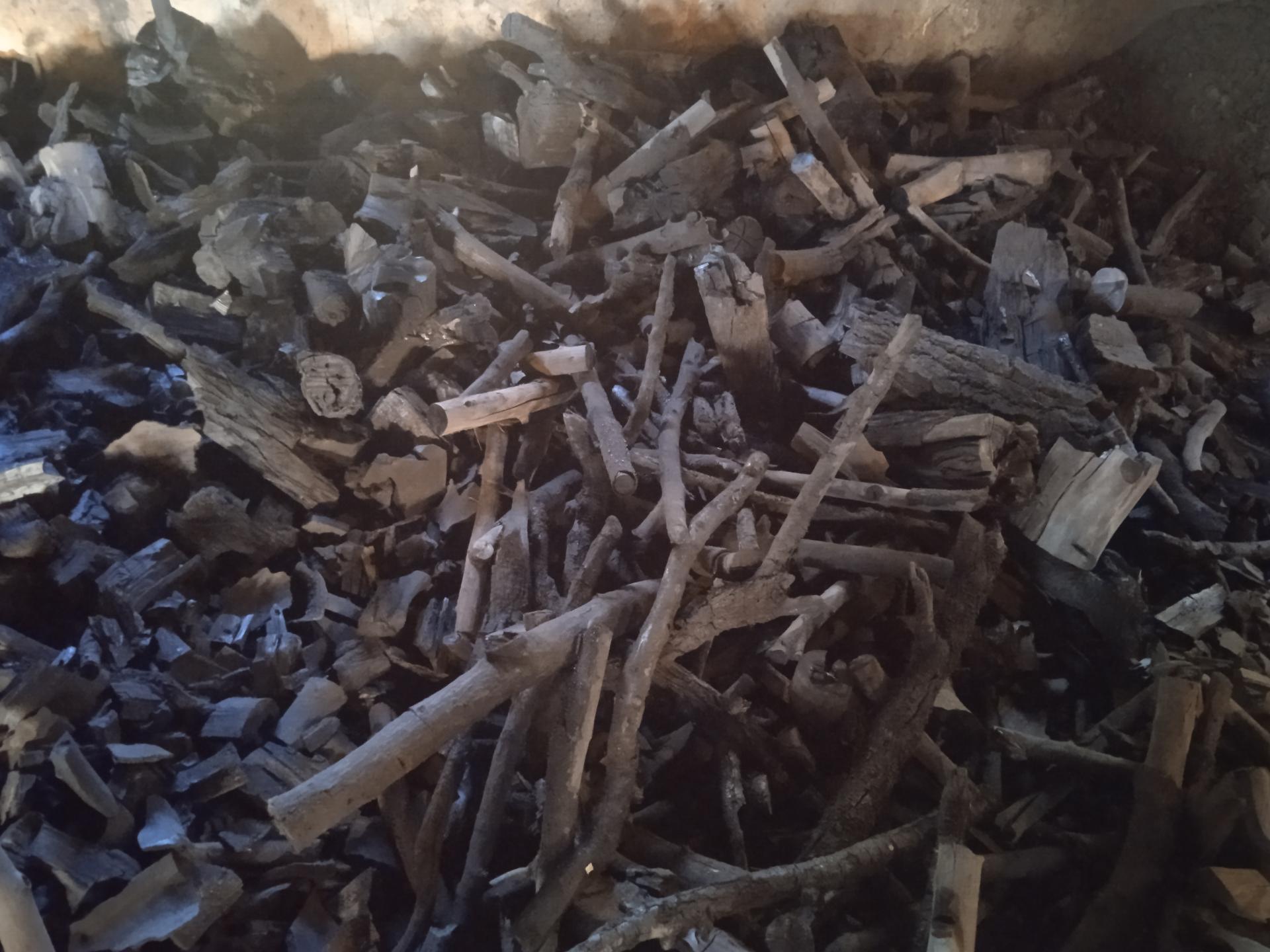 عکس تولید‌ زغال احمدیه