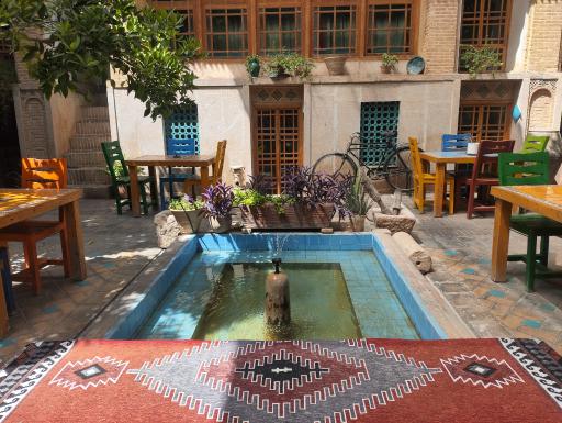 عکس عمارت هفت رنگ