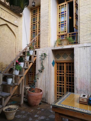 عکس عمارت هفت رنگ