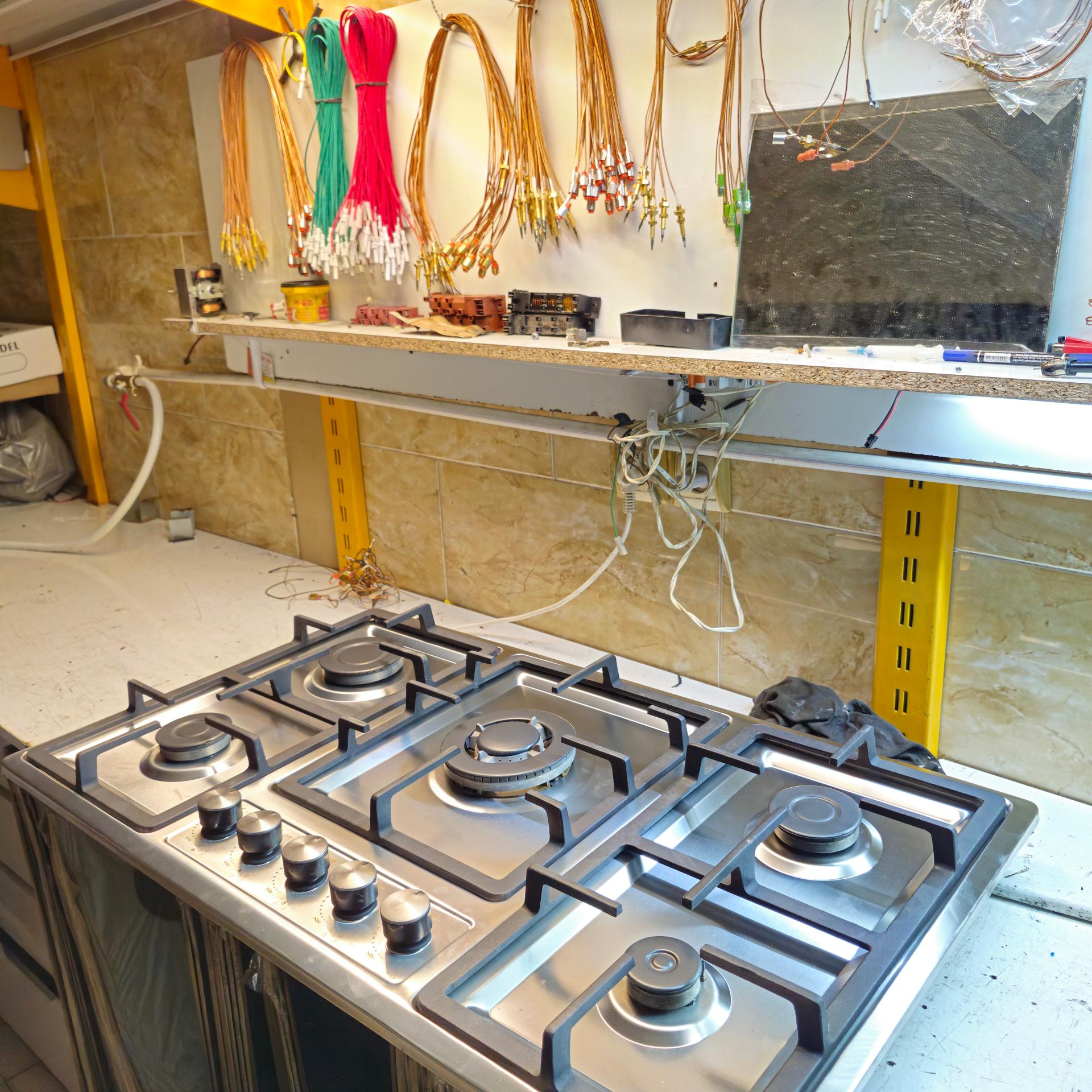 عکس تعمیرات وفروش اجاق گاز رومیزی هود و پخش شیشه