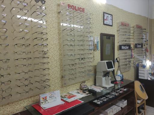 عکس عینک سازی و تعمیرات فوری عینک امین