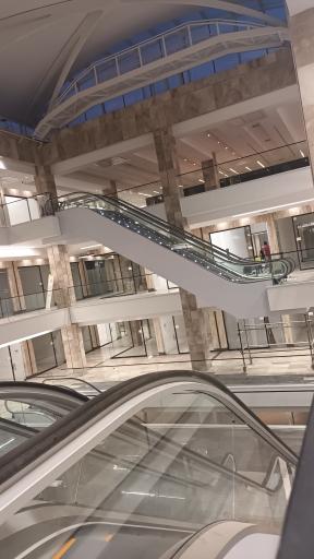 عکس مجتمع تجاری تفریحی ارگ بروجرد