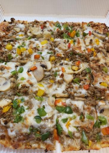 عکس پیتزا پرپروک برج میلاد