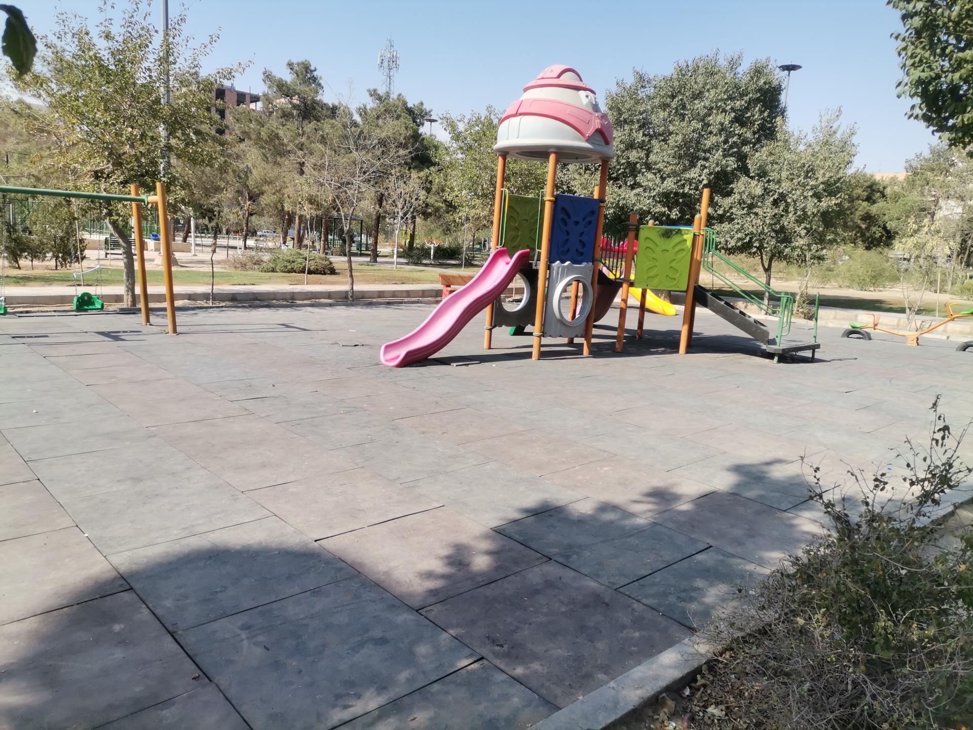 عکس زمین بازی