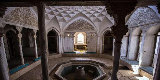 عکس عمارت شترگلو