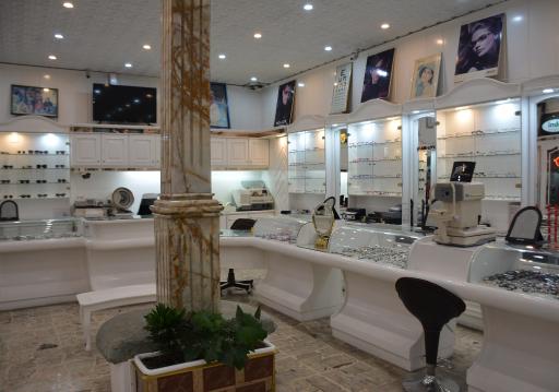 عکس عینک‌ سازی‌ معین