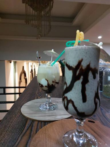 عکس کافه رستوران باران