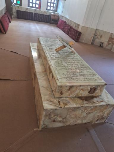 عکس آرامگاه حاج ملاهادی سبزواری