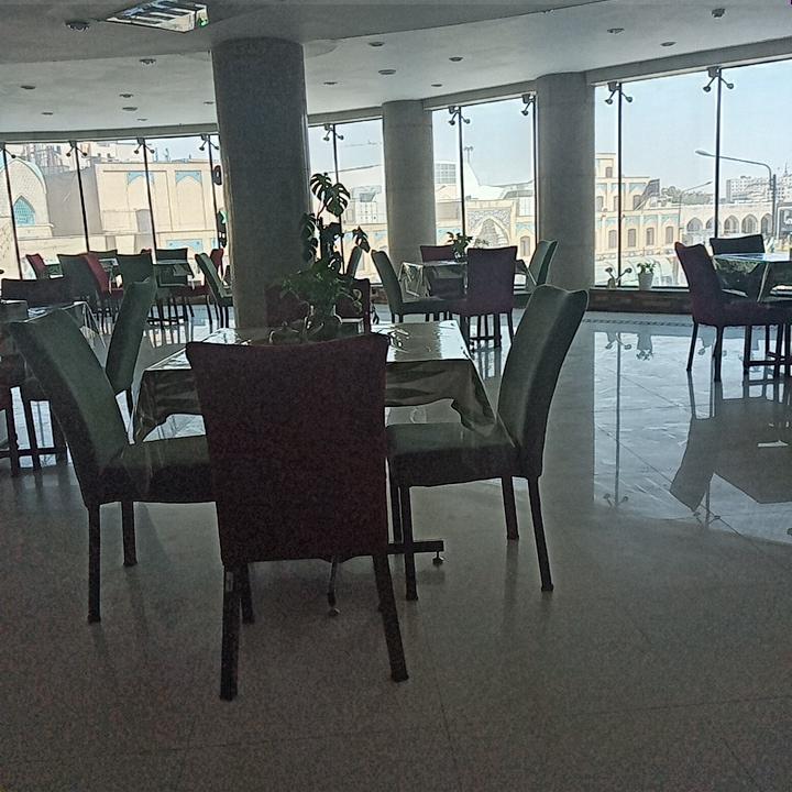 عکس کافه رستوران شیشه‌ای فؤاد