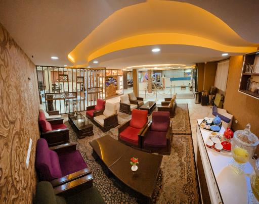 عکس هتل سه ستاره ایرانا 