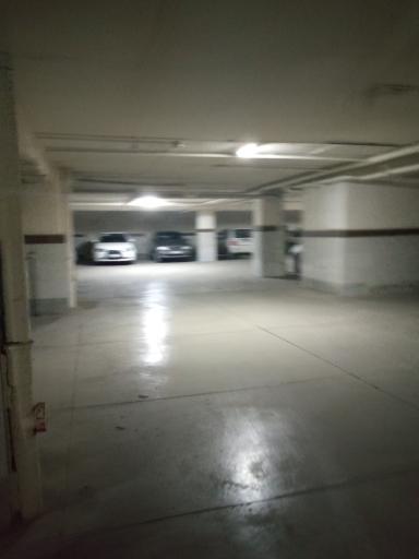 عکس پارکینگ اختصاصی برج فدک