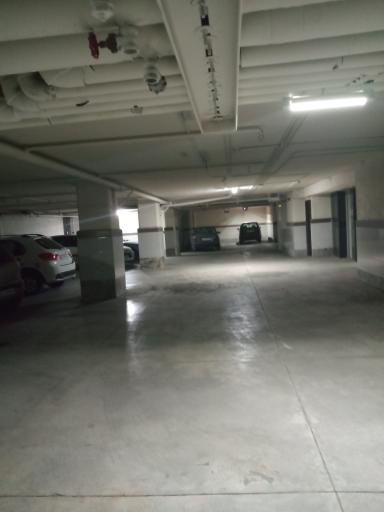 عکس پارکینگ اختصاصی برج فدک