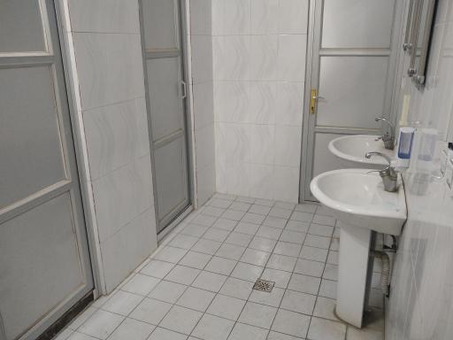 عکس سرویس بهداشتی سالن ورزشی بسیج شهید چمران 