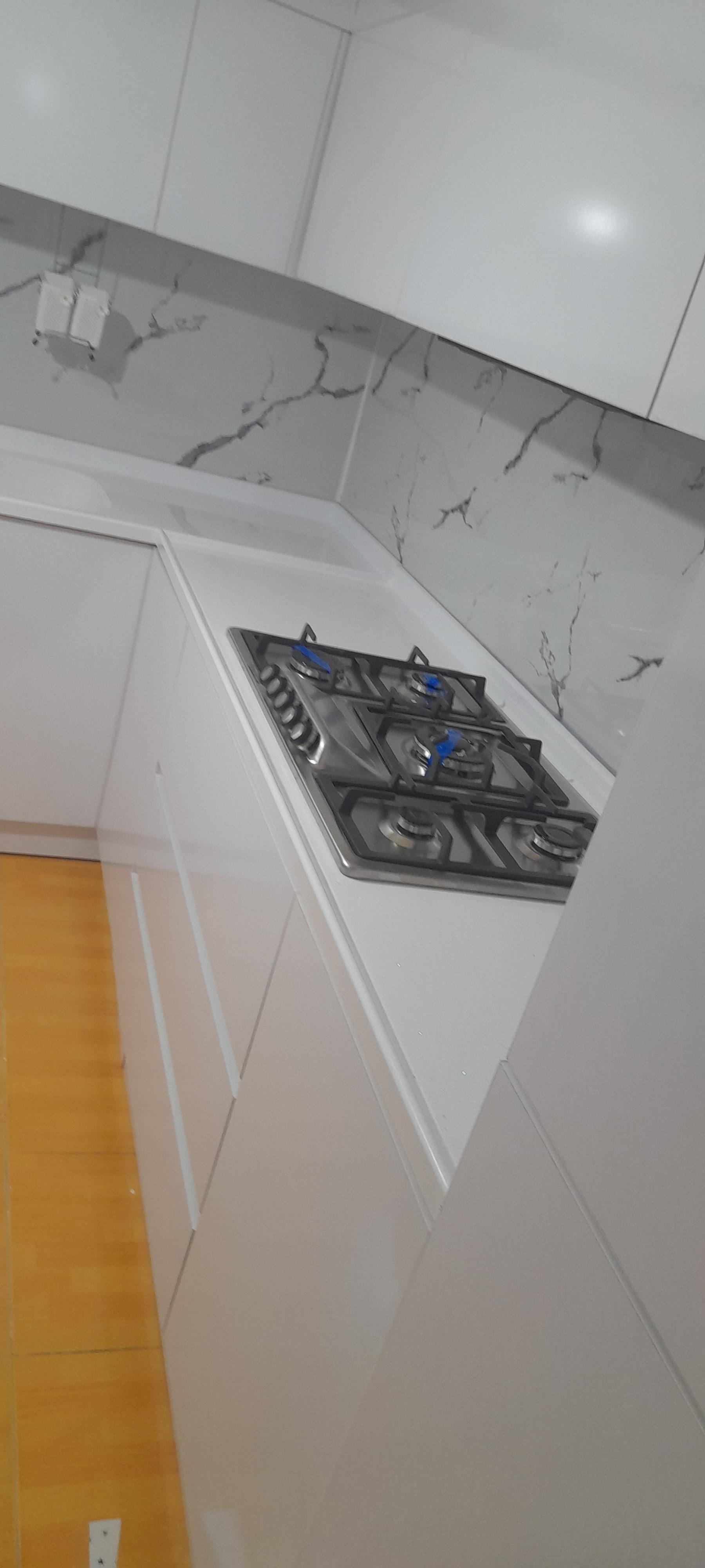 عکس کابینت و سنگ مصنوعی توانا