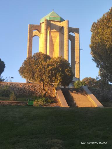 عکس آرامگاه باباطاهر عریان