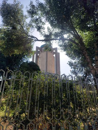 عکس آرامگاه باباطاهر عریان