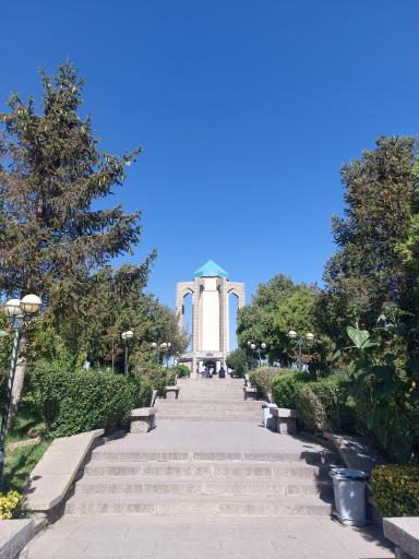 عکس آرامگاه باباطاهر عریان