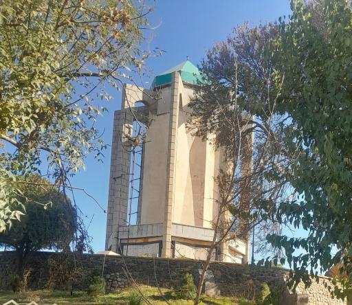 عکس آرامگاه باباطاهر عریان