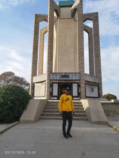 عکس آرامگاه باباطاهر عریان