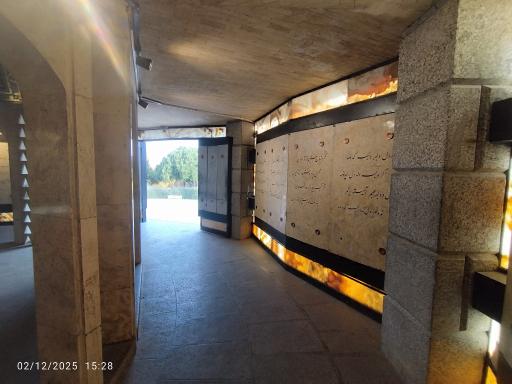 عکس آرامگاه باباطاهر عریان