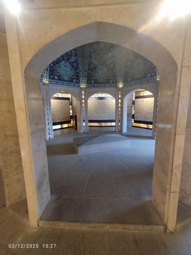 عکس آرامگاه باباطاهر عریان