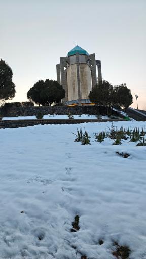 عکس آرامگاه باباطاهر عریان