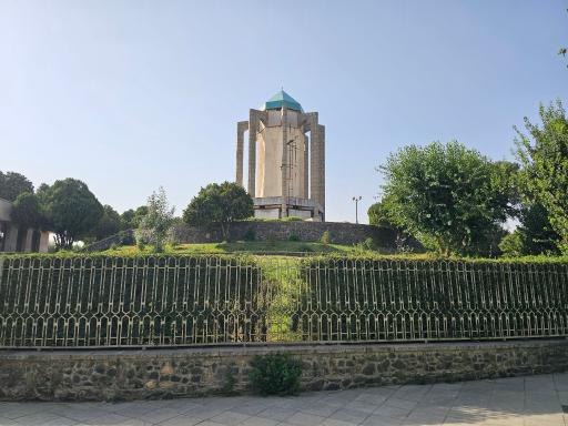 عکس آرامگاه باباطاهر عریان