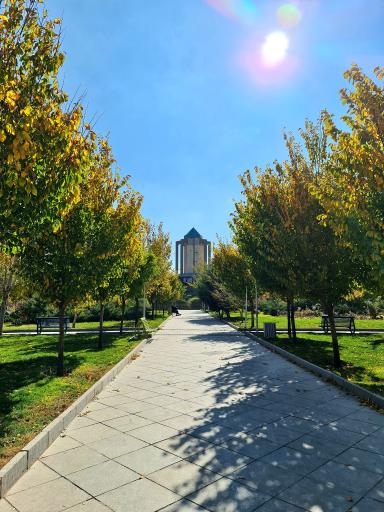 عکس آرامگاه باباطاهر عریان