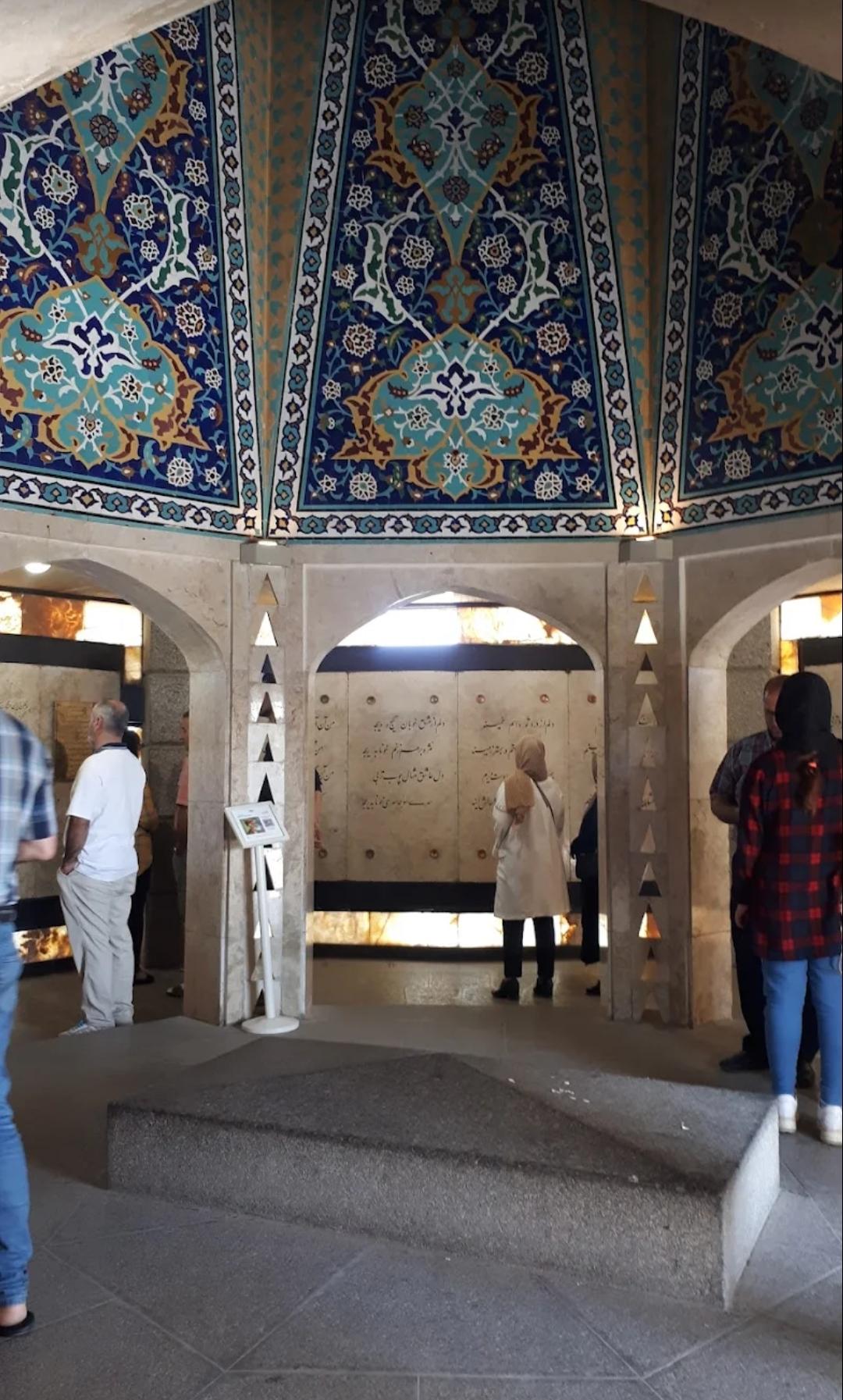 عکس آرامگاه باباطاهر عریان