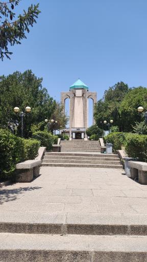 عکس آرامگاه باباطاهر عریان