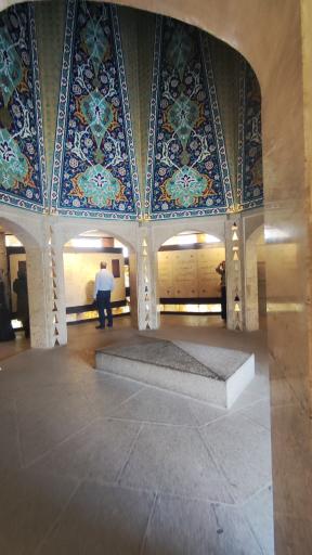 عکس آرامگاه باباطاهر عریان