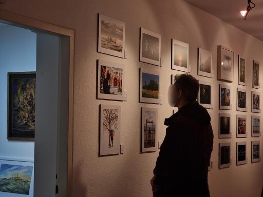 عکس نگارخانه لاله