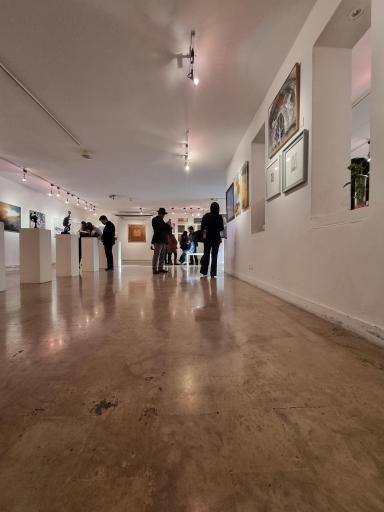 عکس نگارخانه لاله