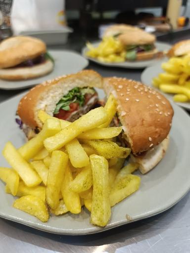 عکس رستوران ایرانی فرنگی